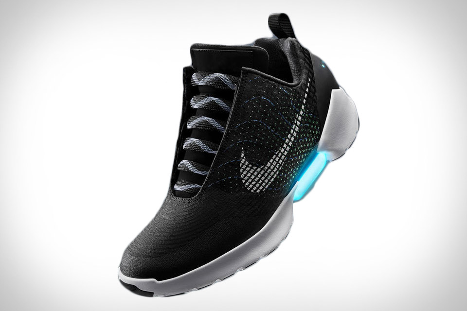 Pertenecer a Falsificación Mensajero Nike presentó un calzado en el que automáticamente el cordón se ajusta  según el pie